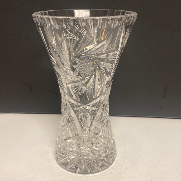 BOHEMIA CRYSTAL-CRYSTALEX Pinwheel Round Tabletop 6” Vase - Picture 1 of 14